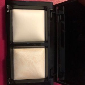 Translucent powder. Invisible light